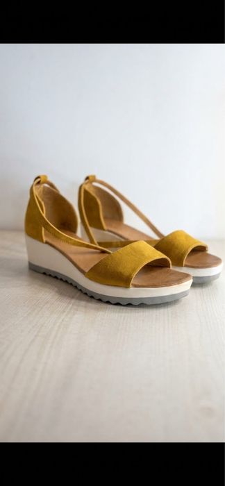 Sandale mustar piele intoarsa