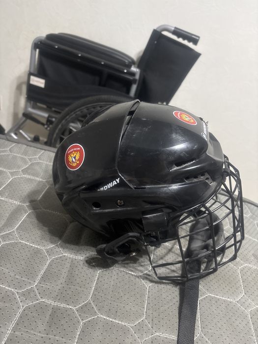 Детский хоккейный шлем