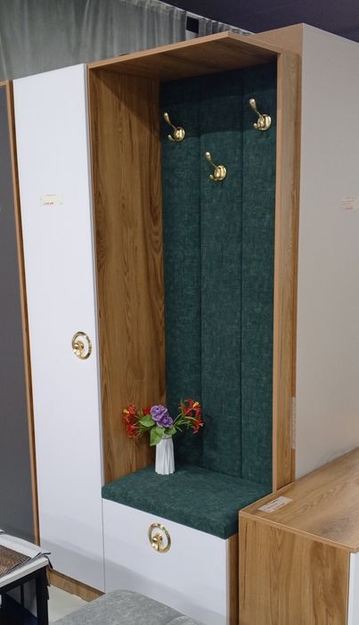 Прихожая  для любого помещения