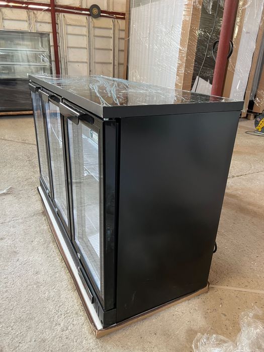 Vitrina frigirifica minibar cu 3 usi negru