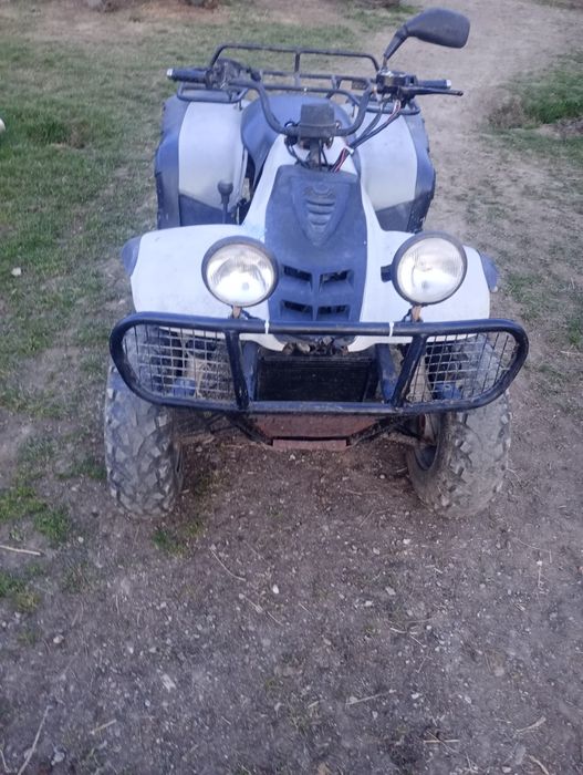Vând ATV de 300 in stare de funcționare.