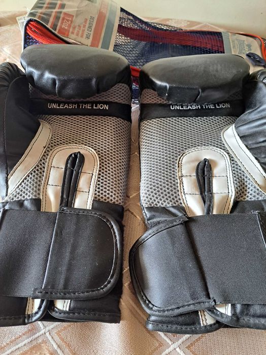 Боксови ръкавици wonsdale размер 12 oz