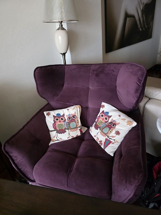 Fotolii mobexpert chesterfield si Leyla