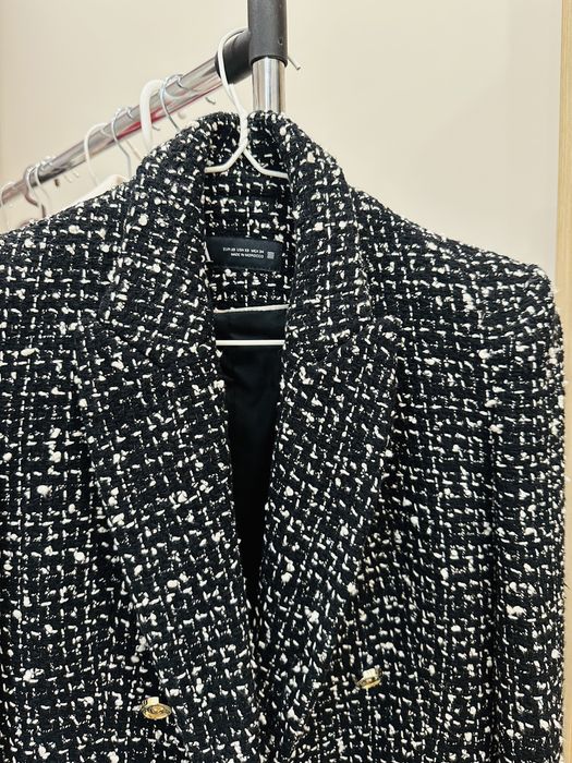 Сако със златни копчета zara