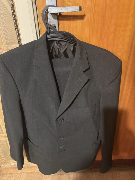 Мужской костюм классического стиля