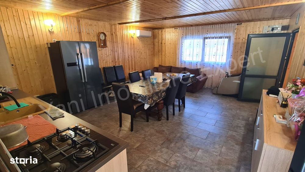 Casă de vânzare în Curtea de Argeș, strada Anghelești.