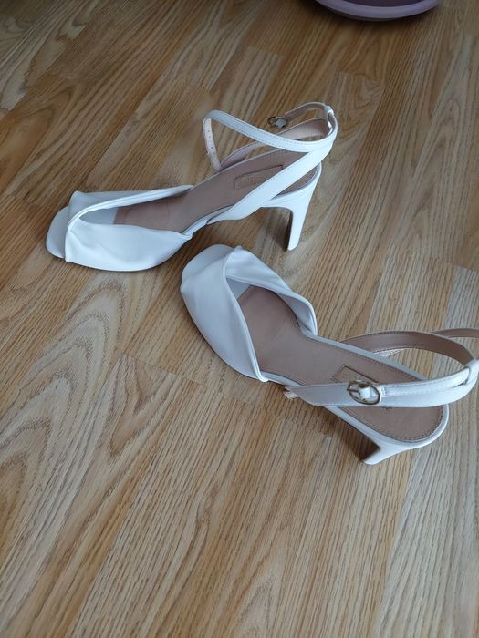 Sandale albe Topshop