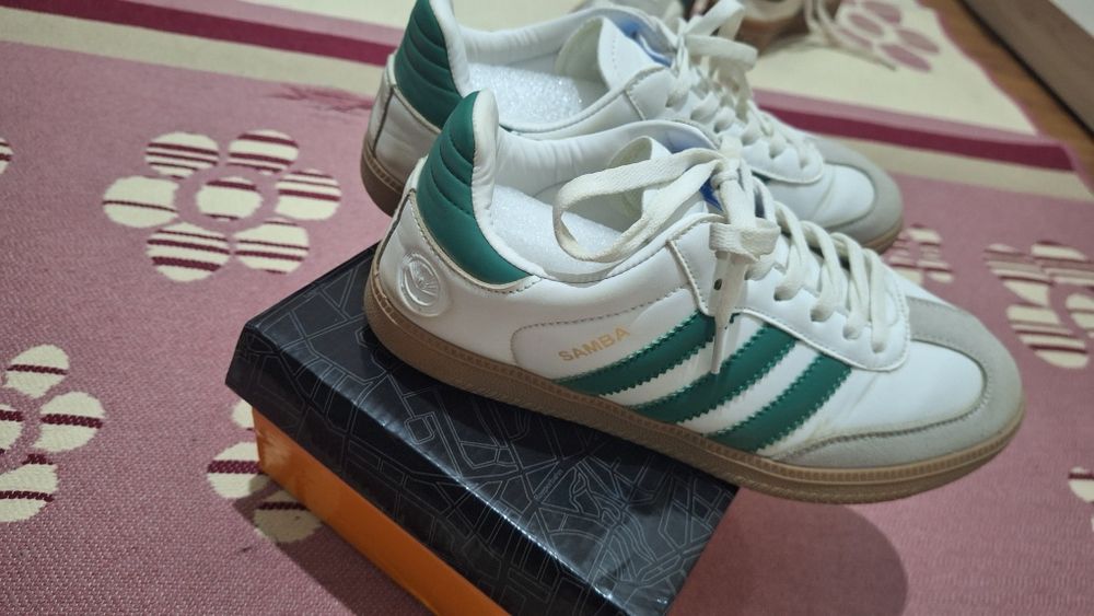 Адидас кроссовки