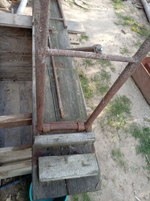 Vând picioare metalice pentru bănci de 2 metri sau 4 metri  20 lei bucata