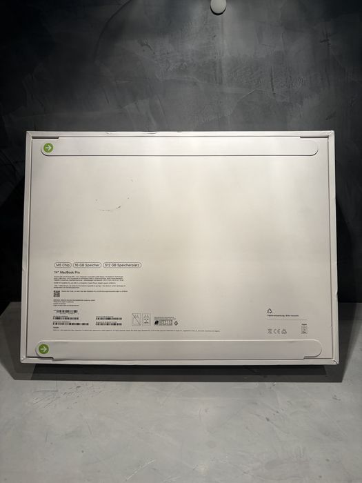 ЧИСТО НОВ! Macbook Pro M5 14" Space Black, 16/512 GB + гаранция