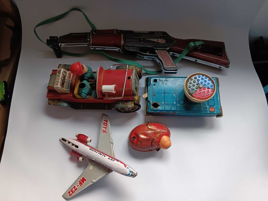 Lot jucarii vechi de colectie china, incomplete, din tabla, Comunism