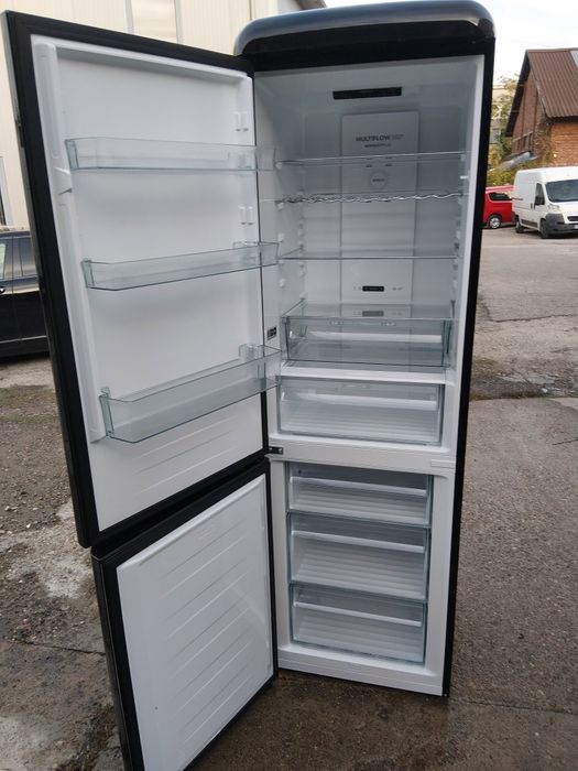 Като нов черен комбиниран хладилник с фризер Gorenje   Total No Frost ретро дизайн с две години гаранция!