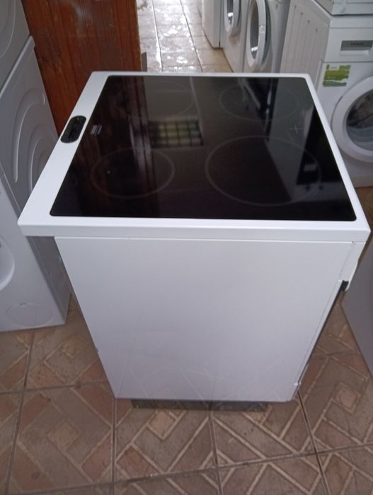 Като нова свободно стояща печка с керамичен плот Voss Electrolux с 2 години Гаранция!