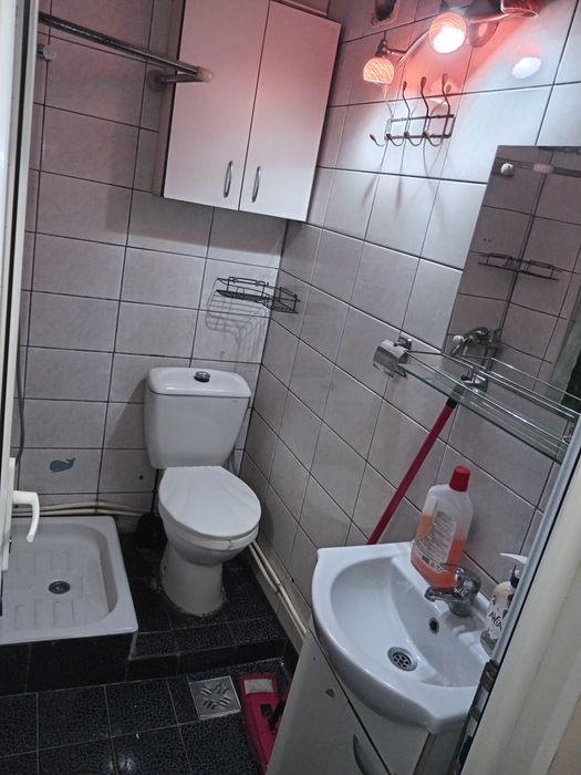 Închiriez Garsoniera