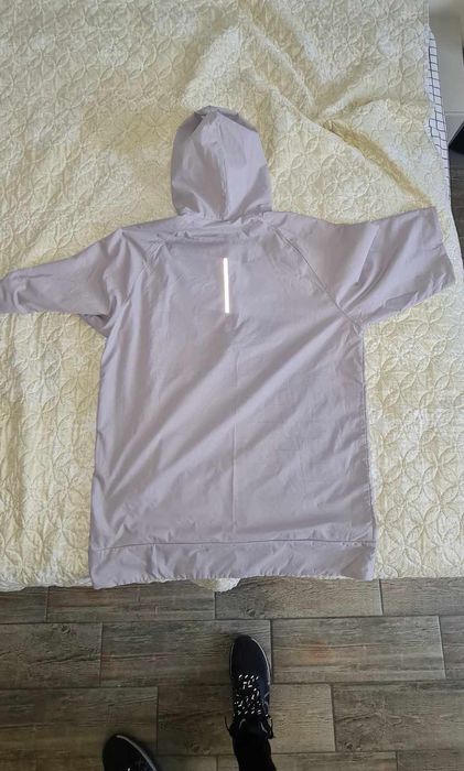 Суичър с къси ракави Nike спешно!