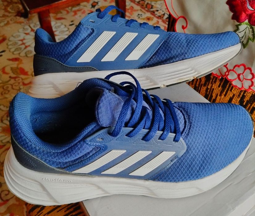 Pantofi sport Adidas, Nr. 43.