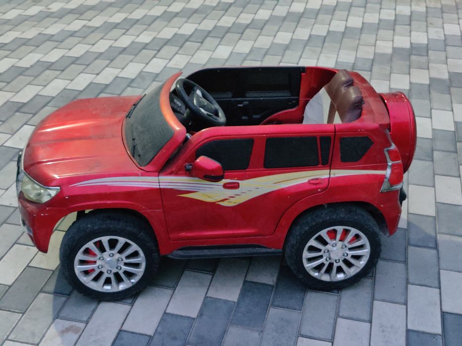 Игрушечная машина