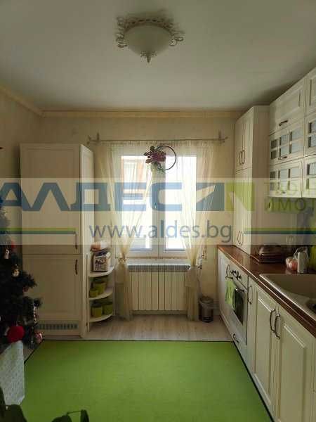 Ремонтиран, обзаведен, с две спални, в Овча Купел