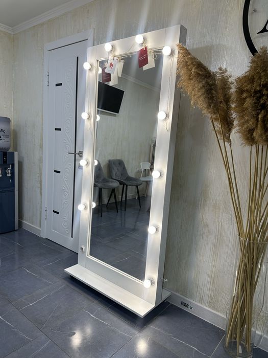 Продам напольное зеркало