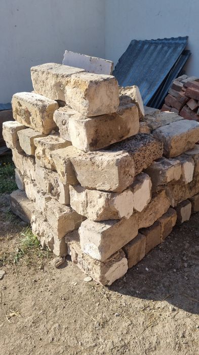 Пескоблок және қызыл кірпіш
