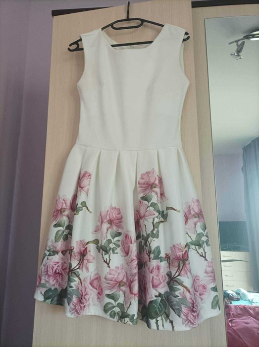 Рокли бяла и розова