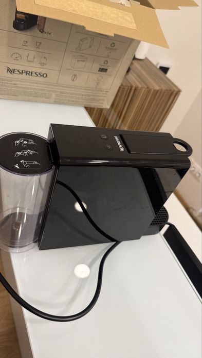 Кофемашинка Nespresso Essenza Mini