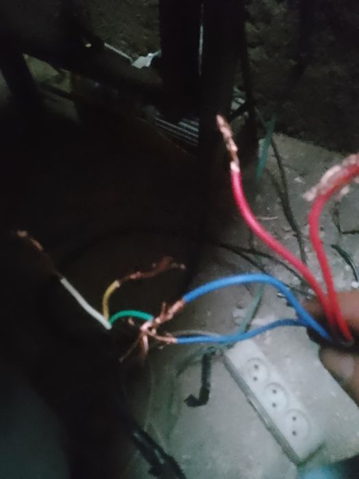 Eliktirik ishlari qilaman uy mantash arzon narxlarda sifatli qilaman