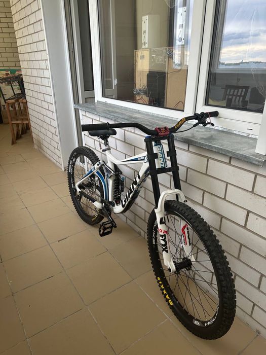 Продам раму Giant Glory (DH)