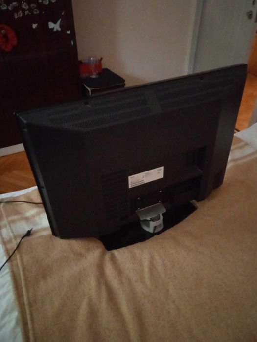 телевизор Philips модел 32pfl3312/10 HDMI подържа кабелна и eon тв