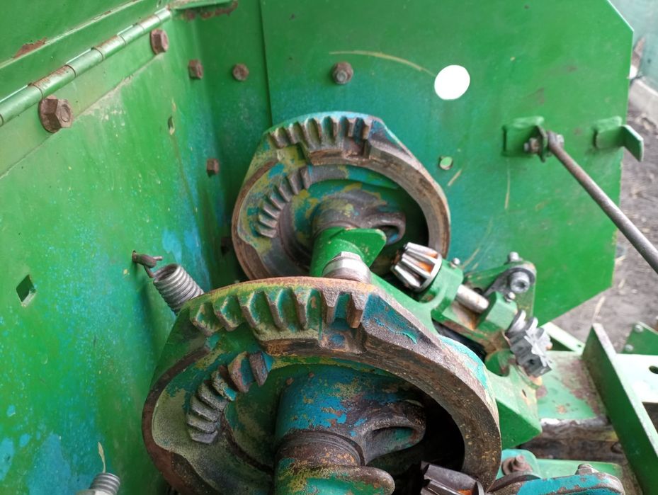 Vând presă John Deere 332A