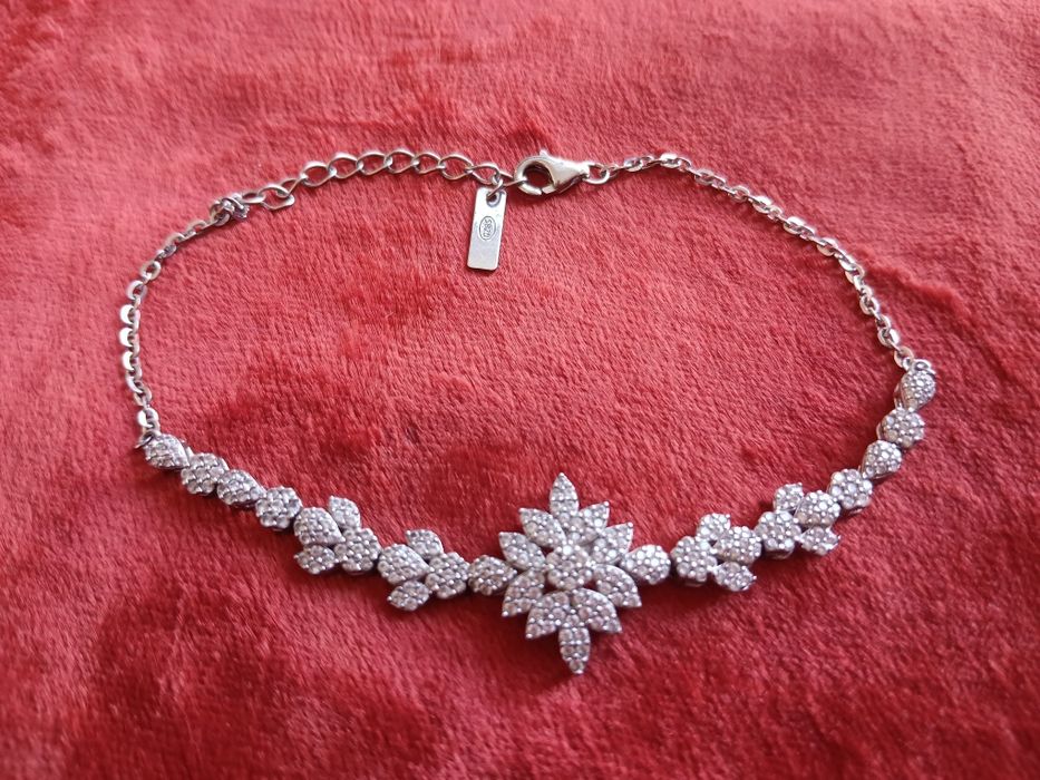 Браслет с нежными узорами из серебра