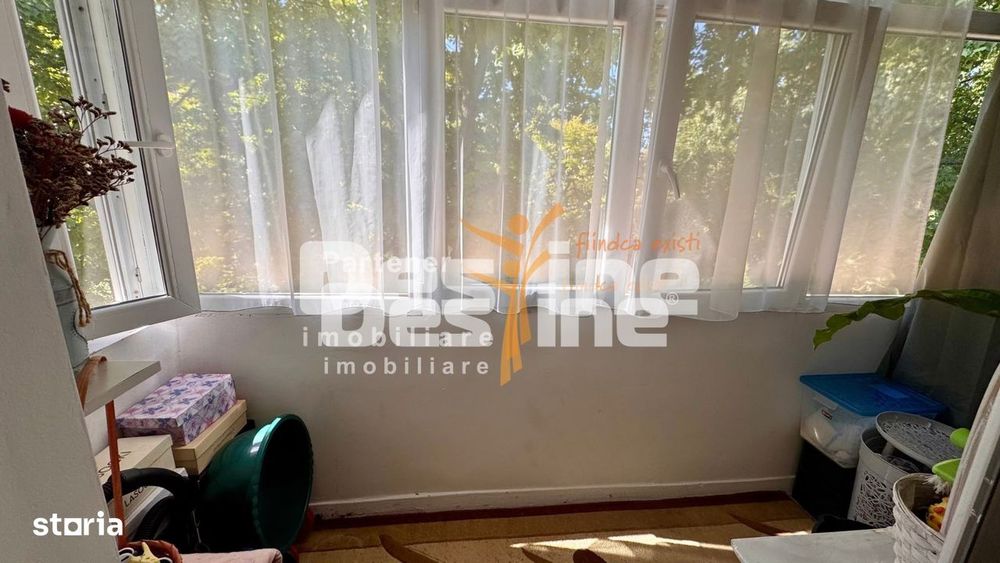 Apartament cu 3 camere, semidecomandat - aproape de centru