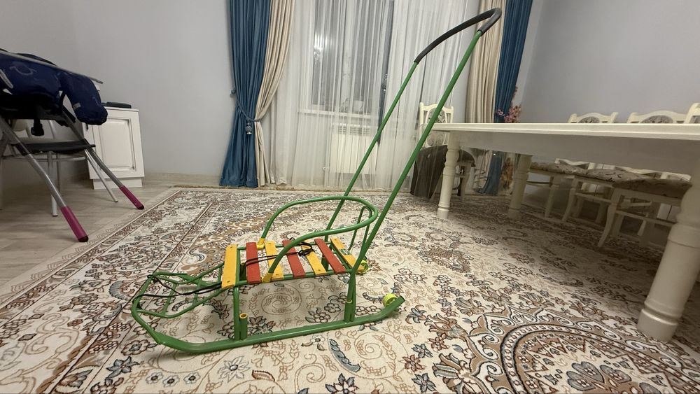 Продам санки  почти новые