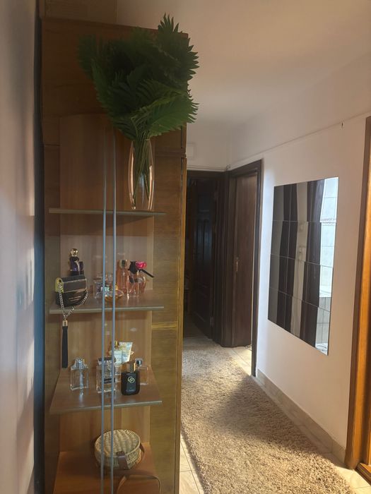 Închiriez apartament cu 3 camere, zona Parcul Florilor, construcție  bloc după 2000