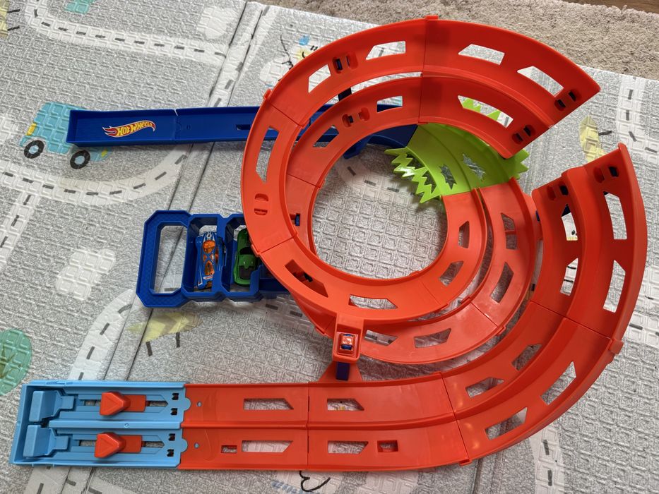 Писта на Hot wheels