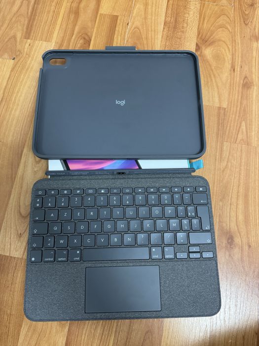 Husa tableta Ipad 10 Logitech Combo Touch