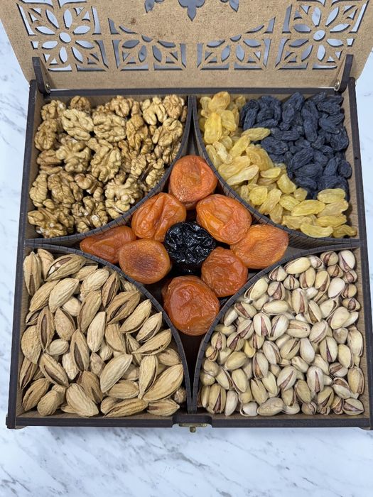 Подарочный набор орехов сухофруктов  chaqchuq quruq meva sovg'a savat
