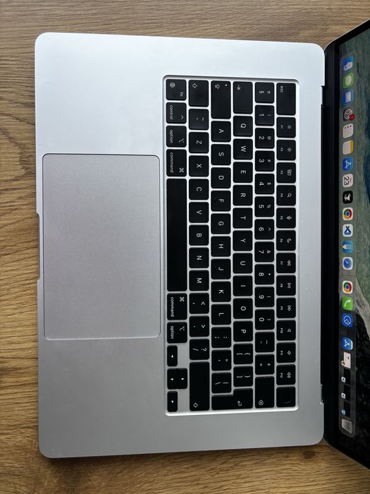 MacBook Air M2 15-inch