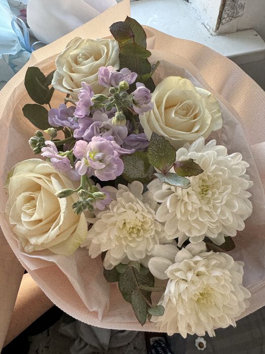 Продам цветы сегодня купленные