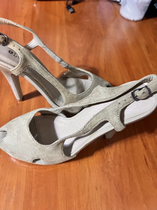 Продаю туфли новые