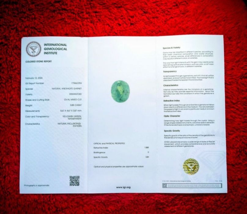 Demantoid natural 0.88ct cu certificat IGI
