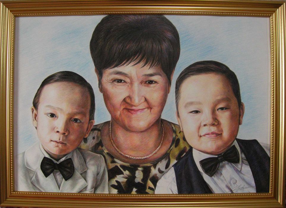 Портреты по фото на заказ углем, цветными карандашами