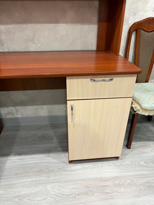 Продам. Парта в хорошем состоянии