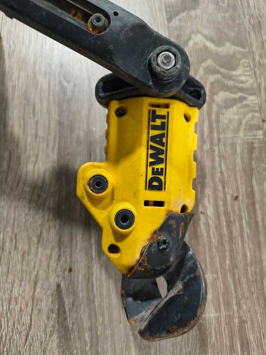 Винтоверт  DeWalt и приставка за рязане на ламарина!