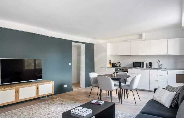 Дава се под наем Тристаен апартамент в Пловдив, Център - 72 кв.м за 193.8 € - Снимка #2