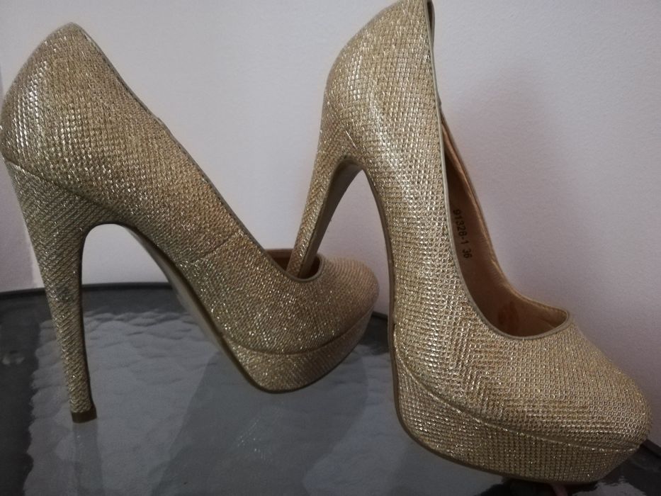 Pantofi dama aurii
