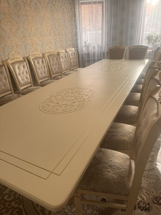 Продам стол для гостиной