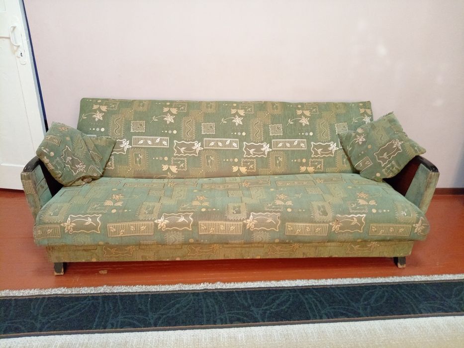 Продаётся диван и два кресла,