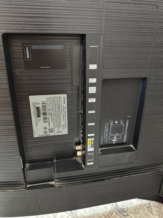 Samsung 55 talik Smart TV ekrani ketgan