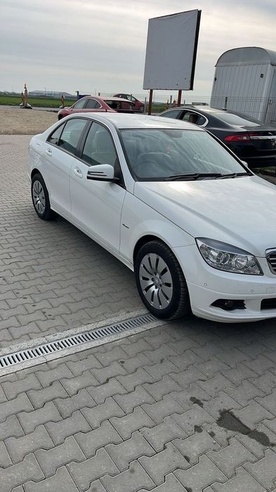 Dezmembram Mercedes-Benz C class w204 2.2 diesel din 2010